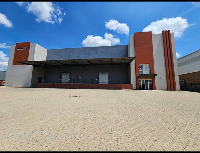 3,234M² WAREHOUSE FOR SALE IN COSMO BUSINESS PARK